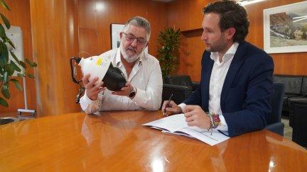 El alcalde de Alcubierre, Pedro Suñén, y el presidente de la DPH, Isaac Claver. / Diputación de Huesca