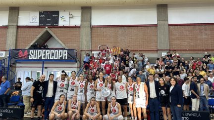 Las jugadoras del Casademont Zaragoza, tras caer en la final de la Supercopa.