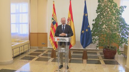 El presidente de Aragón ha explicado en rueda de prensa las 44 reivindicaciones que ha enviado a la Moncloa antes de la reunión con Pedro Sánchez. / Aragón TV