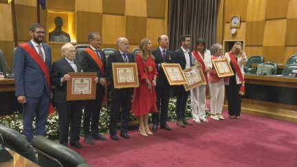 Zaragoza ha entregado este sábado sus máximas distinciones | Aragón TV