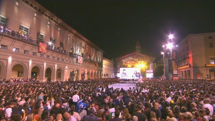 Decenas de miles de personas han dado la bienvenida a las fiestas del Pilar. / Aragón TV
