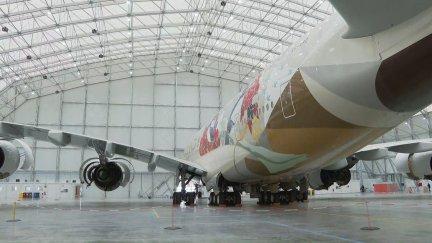 Imagen del nuevo hangar de Tarmac en el Aeropuerto de Teruel. / Aragón TV