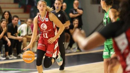 Dalma Czukor, en su debut con Casademont Zaragoza