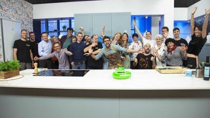 Daniel Yranzo y todo el equipo de 'La pera limonera' . / CARTV
