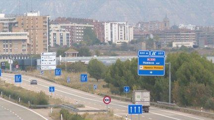 La A-23 a la entrada de Huesca por el nudo sur. / Aragón TV