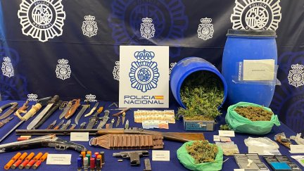 Sustancias y armas intervenidas a los detenidos. / Policía Nacional