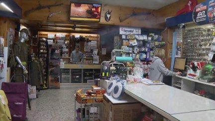 Interior de la Ferretería García de Binéfar que recibe uno de los Premios del Comercio este año. / Aragón TV