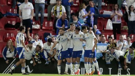 Los jugadores del Real Zaragoza celebran el segundo tanto del encuentro.