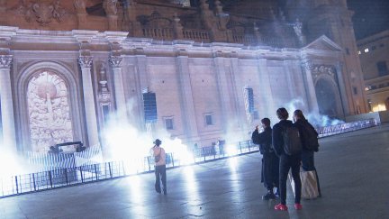 Preparativos del Monumental Tour en la plaza del Pilar en Zaragoza./ Aragón TV