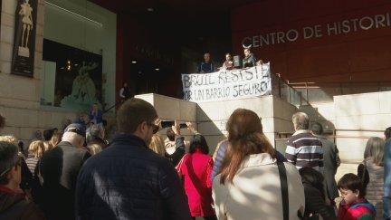 Los vecinos aseguran que tienen que recoger jeringuillas del suelo. / Aragón TV