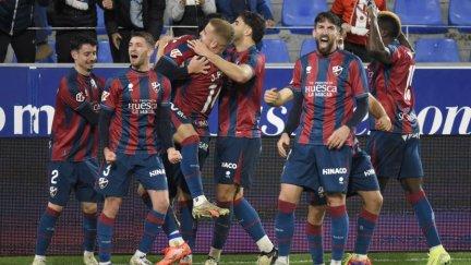 Los jugadores de la SD Huesca celebran un gol en El Alcoraz. Foto: LaLiga