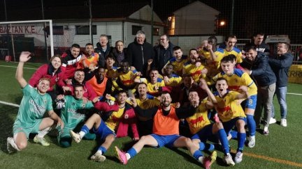 La plantilla celebra su clasificación para la Copa del Rey