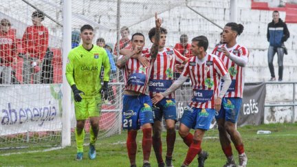 La UD Barbastro celebra un gol ante el Subiza