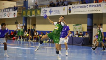 Un momento del partido ante el Balonmano Guadalajara