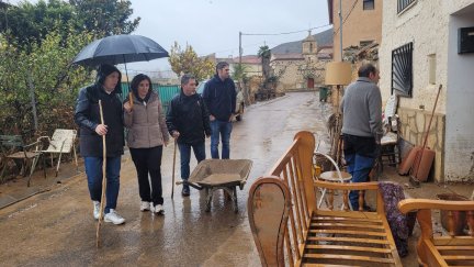 El consejero de Fomento, Octavio López, ha visitado la localidad de Cimballa. / Gobierno de Aragón