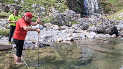 Investigadores del CSIC midiendo el caudal del río Arazas./ Gobierno de Aragón