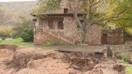 Daños en una vivienda de Llumes (Zaragoza)./ Aragón TV