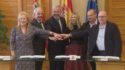 Gobierno de Aragón y agentes sociales firman el acuerdo socioeconómico institucional de legislatura. / Aragón TV