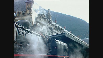 Estación de Canfranc como escenario del spot de la Lotería de Navidad en el año 2000. / Aragón TV