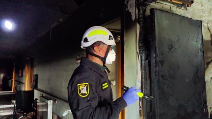 El equipo de Criminalística de la Guardia Civil ha accedido al interior del centro. / Guardia Civil