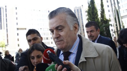 Luis Bárcenas, extesorero del PP, a la salida de los juzgados. / Europa Press