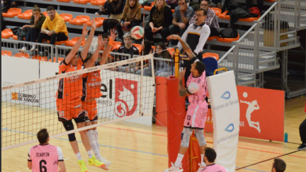 Un momento del partido ante el Léleman Valencia
