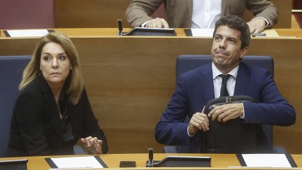 La vicepresidenta y consellera de Servicios Sociales, Igualdad y Vivienda, Susana Camarero, y el presidente de la Generalitat Valenciana, Carlos Mazón./ Rober Solsona / Europa Press