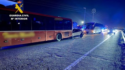 El accidente se ha producido sobre las 5:30 en el kilómetro 265 de la A-68. / Guardia Civil