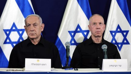 El primer ministro israelí, Benjamin Nentayahu, y su exministro de Defensa Yoav Gallant. / EFE. EPA. ABIR SULTAN. POOL