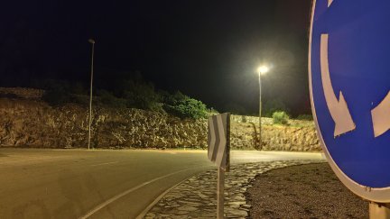 Rotonda en la que ha tenido lugar el accidente. / David Marqués (EFE)