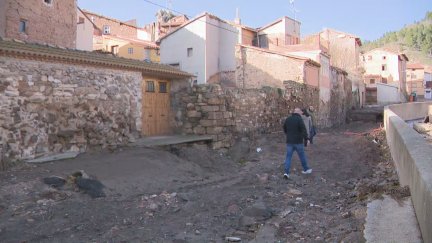 Calles destrozadas por la DANA en Montalbán. / Aragón TV