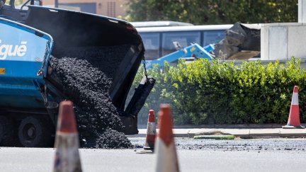 Obras de asfaltado en una vía de la capital aragonesa. / Ayuntamiento de Zaragoza