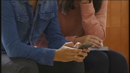 La Policía Nacional recuerda que tener imágenes de menores desnudos es un delito. / Aragón TV