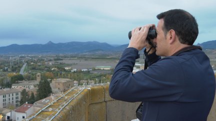 Observación de estorninos desde la torre de la Catedral de Huesca. / Aragón TV