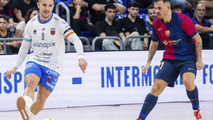 Adri Rivera, en una acción ante el FC Barcelona en el Palau. Foto: LNFS
