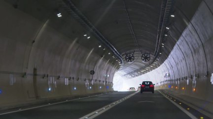 Uno de los nuevos túneles abiertos de la N-260 este martes. / Aragón TV