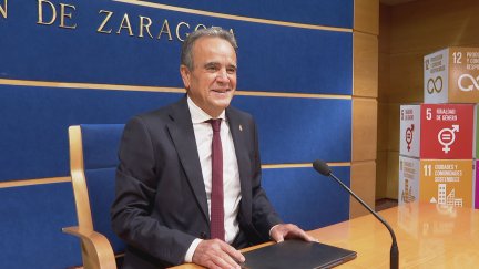 el secretario general del PSOE Zaragoza, Juan Antonio Sánchez Quero, en rueda de prensa. / Aragón TV