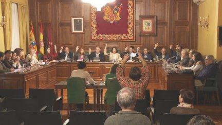 Los grupos de la oposición han votado en contra y critican que se repitan partidas de presupuestos anteriores. / Aragón TV