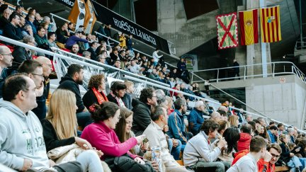 Público asistente a un partido del Bada