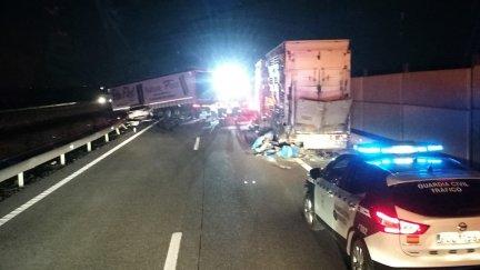 El suceso ocurrió en el punto kilométrico 252 de la autovía Mudéjar por causas que se están investigando. / Aragón TV