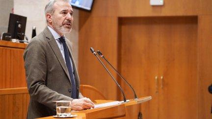El presidente de Aragón, Jorge Azcón, este jueves en las Cortes. / Cortes de Aragón