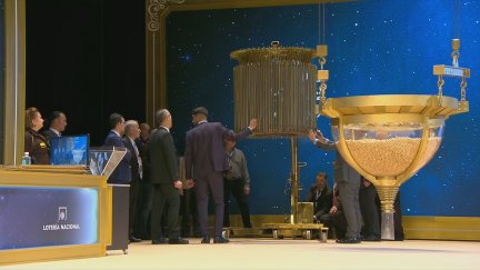 Todo listo en el Teatro Real para el inicio del sorteo. | Aragón TV