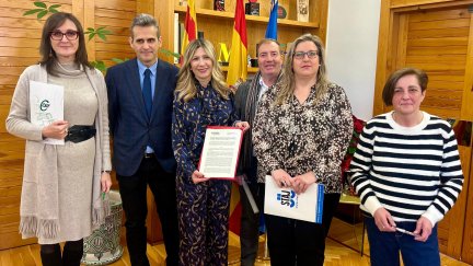 La vicepresidenta del Gobierno de Aragón, Mar Vaquero, y el director general de Justicia, Javier Martínez, junto a los representantes de las asociaciones sindicales. / Gobierno de Aragón