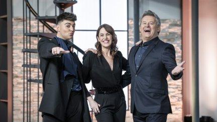 Juanjo Bona, con Blanca Liso y Miki Nadal. / CARTV