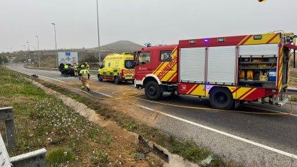 Un vehículo ha volcado en la salida 51 de la A-22 a la N-240 en el término municipal de Castejón del Puente. / DPH