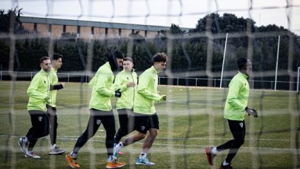 Jugadores de la SD Huesca durante la sesión de este domingo. Foto X SD Huesca