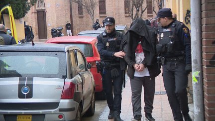 Momento en el que la Policía Nacional detenía al agresor. / Aragón TV