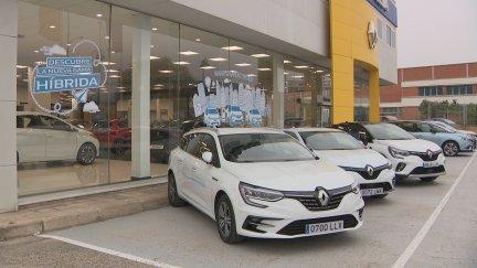 Coches en un concesionario de Zaragoza. / Aragón TV