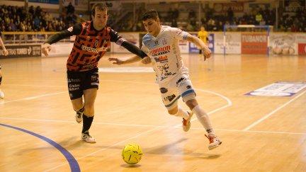 Una imagen del partido de Copa ante el Noia disputado este pasado martes.