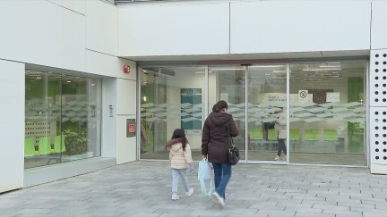 Entrada de un centro de salud aragonés. / Aragón TV